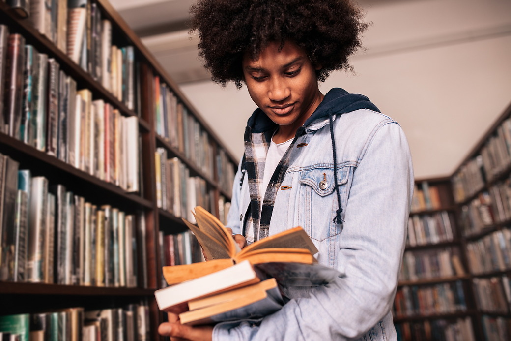 Student reading book