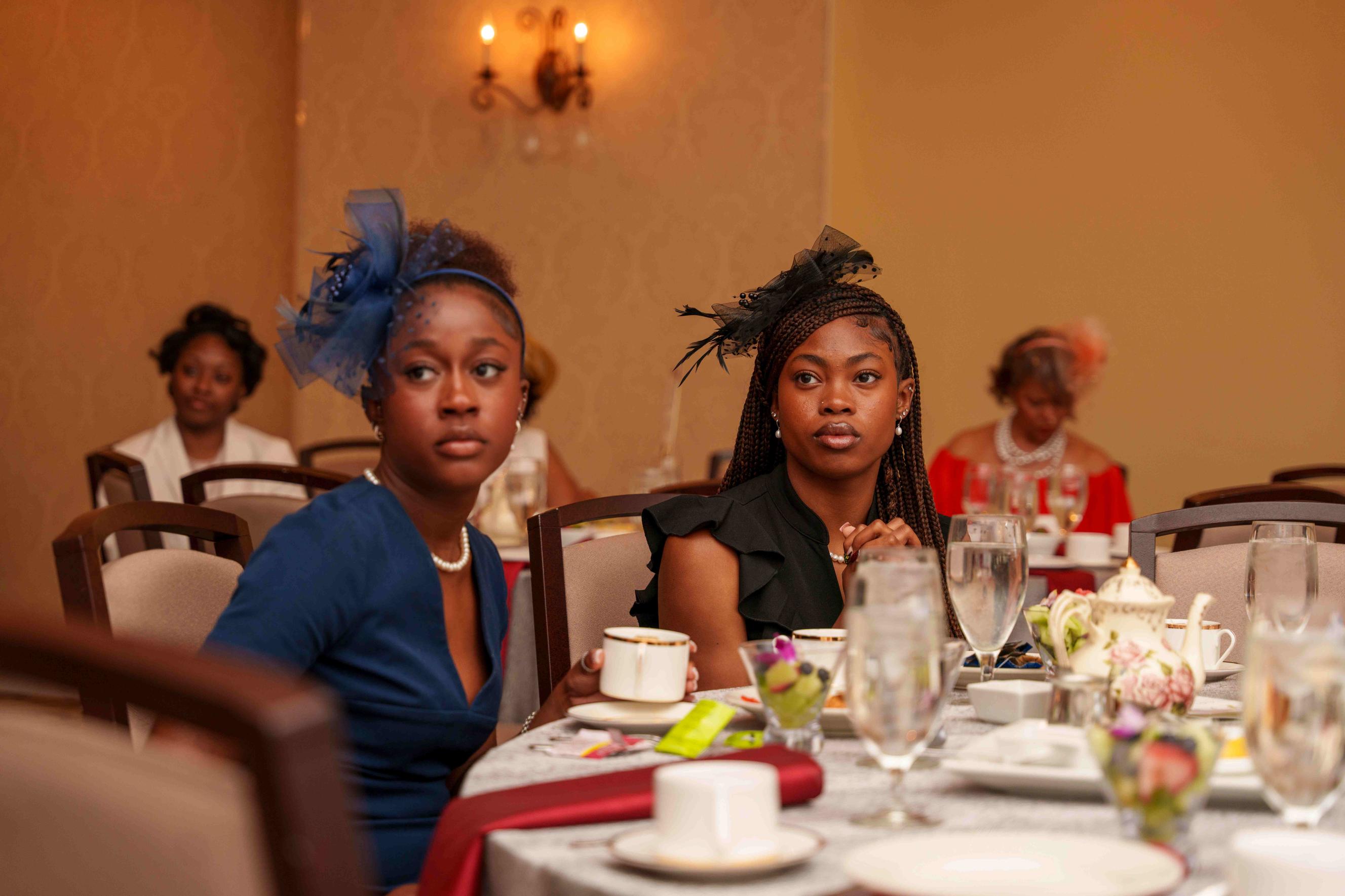  people dining
