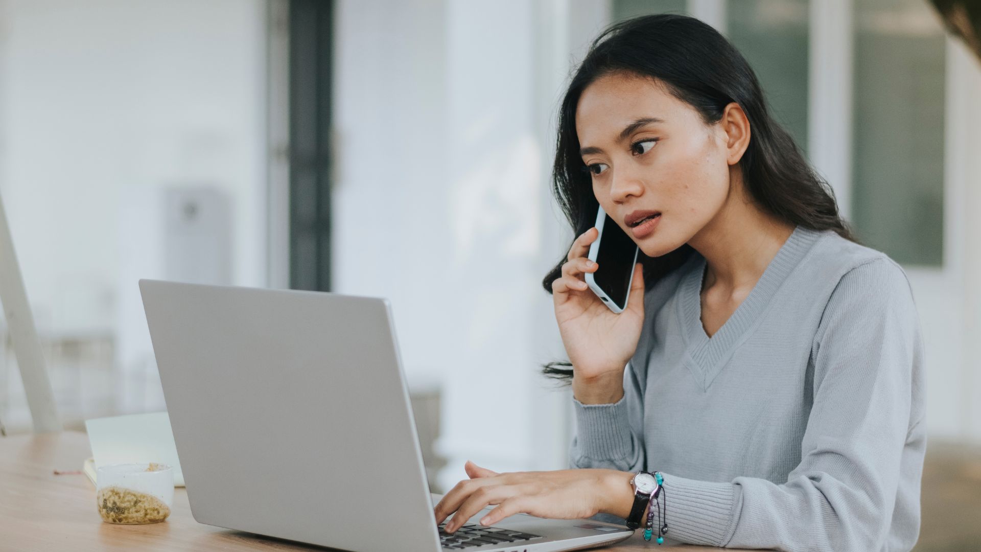 lady on laptop